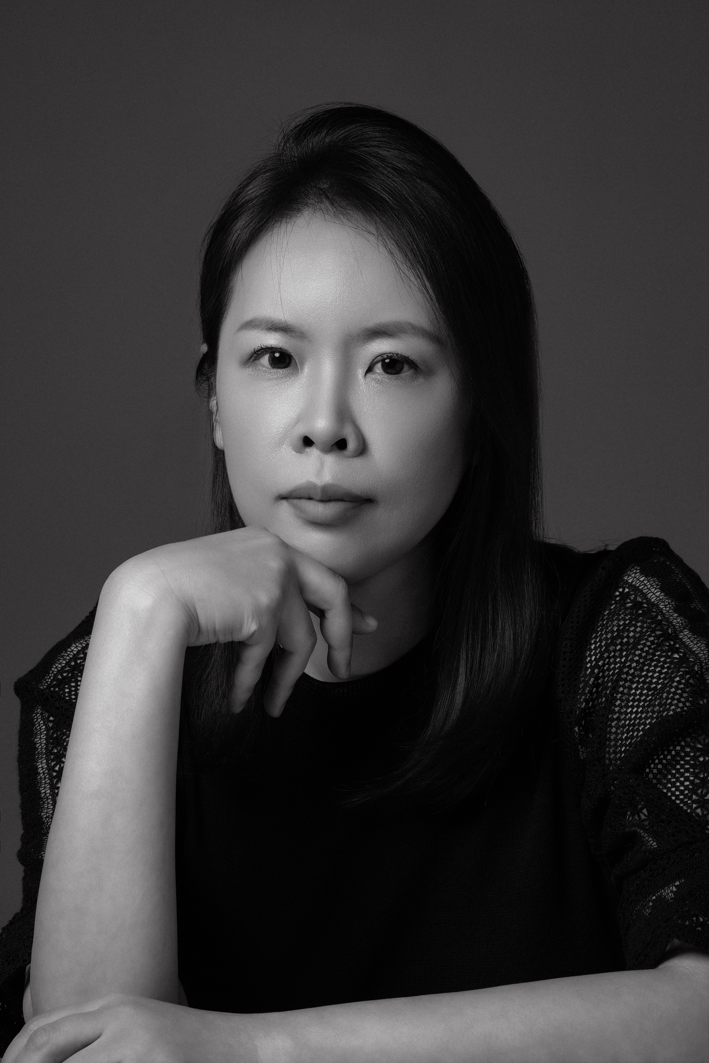 강지영 작가 소개