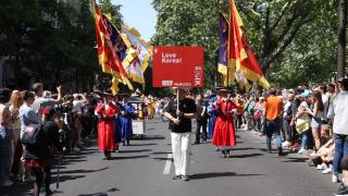 Das Koreanische Kulturzentrum beim Straßenumzug des Karnevals der Kulturen 2023