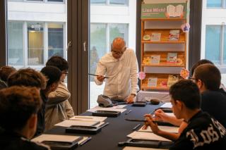 Gymnasium informiert sich über koreanische Kultur